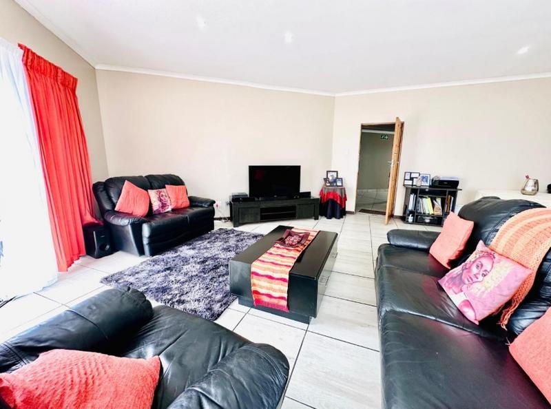 2 Bedroom Property for Sale in Heiderand Western Cape